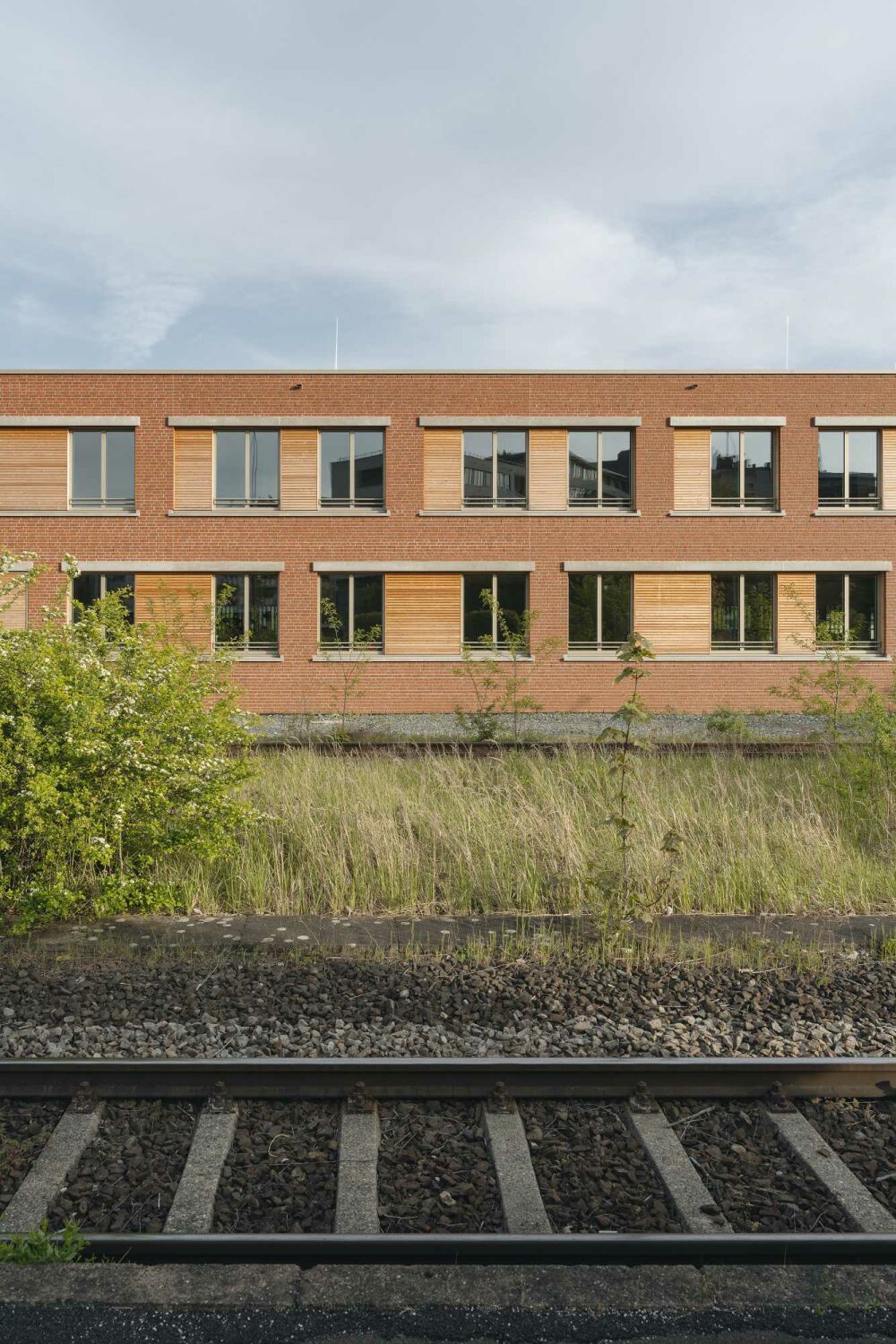 Im Bahnhofsumfeld hat man die Backsteinfassade als Fußsortierung im wilden Verband erstellt.