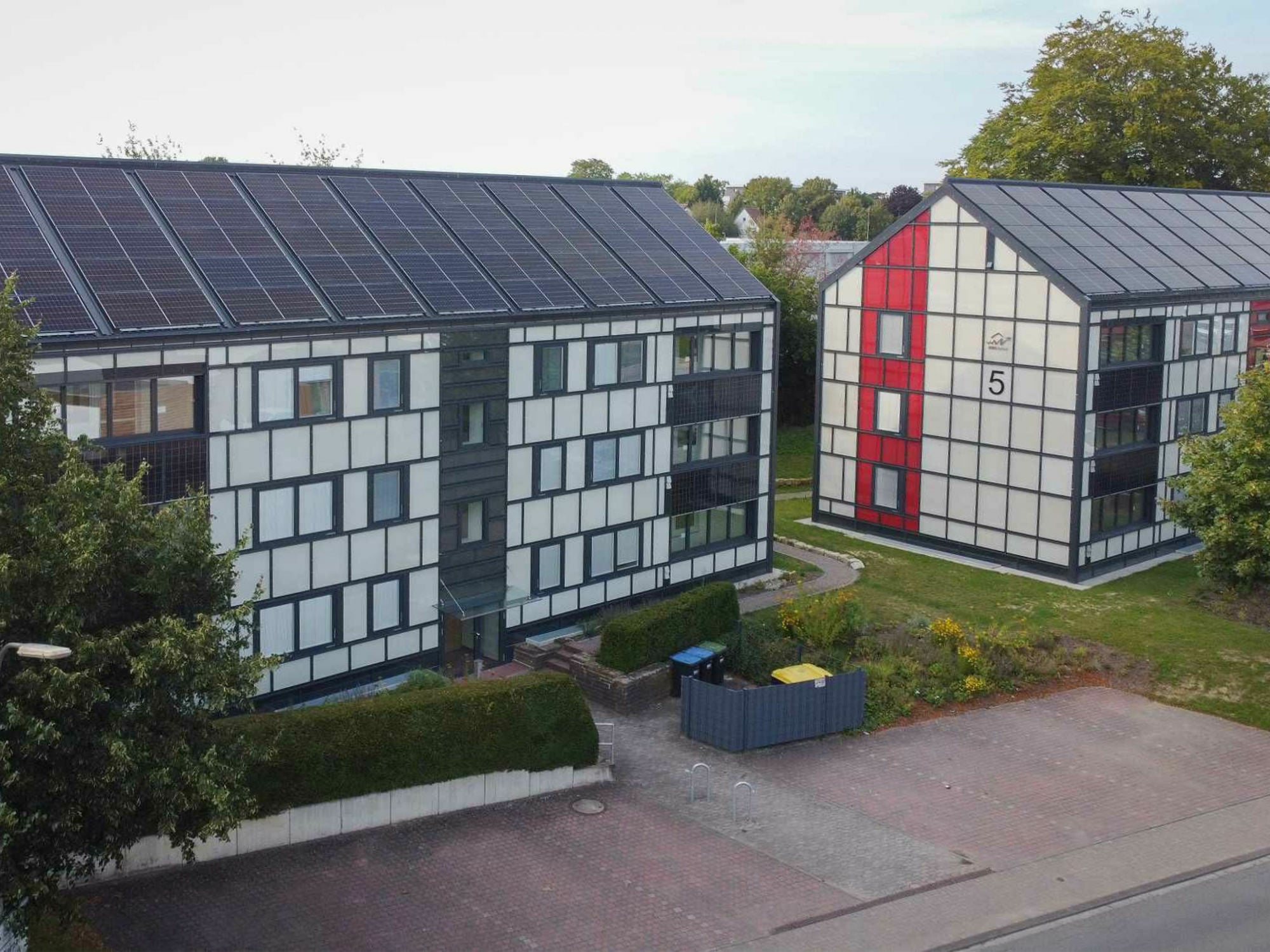 In Herford wurden vier Wohngebäude aus dem Jahr 1957 seriell saniert.