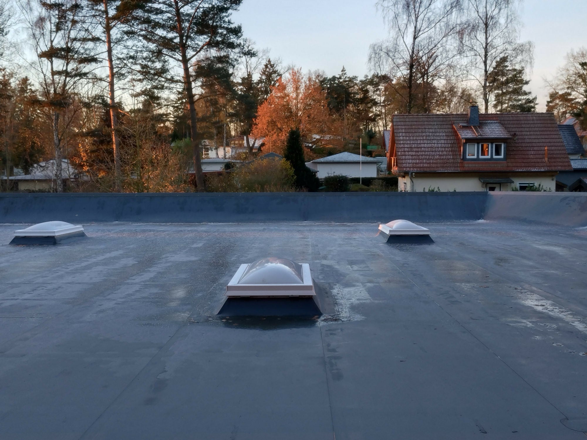 Dieses Flachdach sollte wasserdicht ausgeführt sein.
