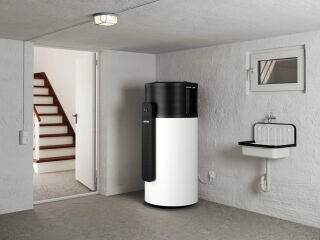 Die Warmwasser-Wärmepumpe WWK-I Plus von Stiebel Eltron lässt sich nicht nur komfortabel bedienen, sie besitzt auch eine hohe Effizienz und ist flüsterleise im Betrieb.