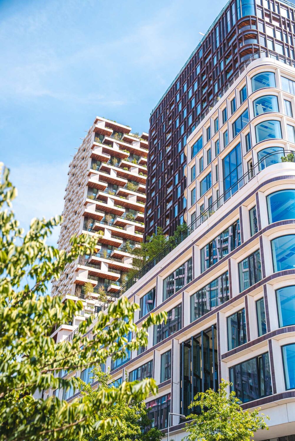 Während der höhere der beiden Türme (links im Bild) von Stefano Boeri Architetti entworfen wurde, stammt der zweite Turm aus der Feder von MVSA. 