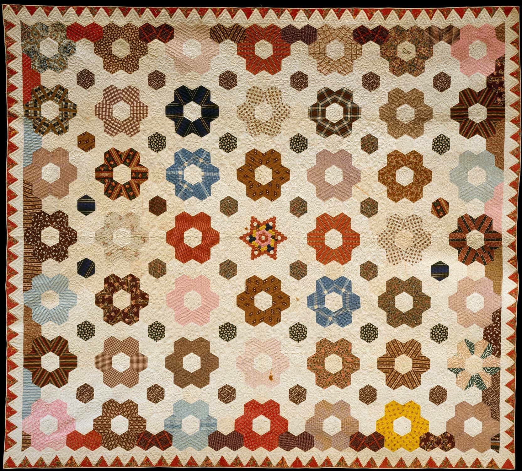 Historische Beispiele für ein Upcycling sind traditionelle Patchwork-Quilts. Selbst kleinste Stoff-Flicken und -Reste werden zu gefütterten Steppdecken verarbeitet.issenen Kleidungsstücken, Vorhängen und ähnlichen Haushaltstextilien werden zu gefütterten Steppdecken verarbeitet. 