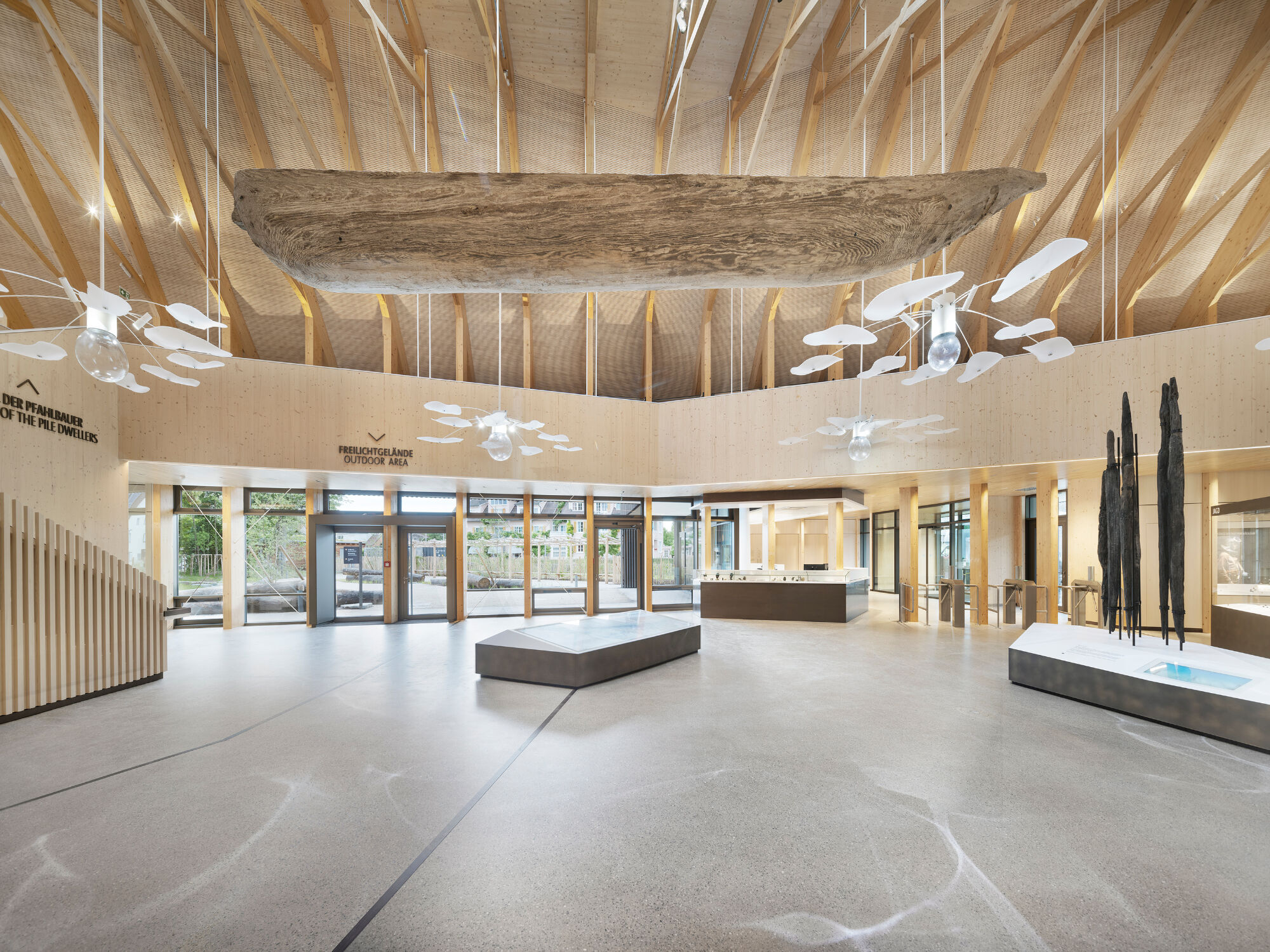 Kürzlich wurde der Erweiterungsbau des Pfahlbaumuseums am Bodensee von a+r Architekten fertiggestellt. 