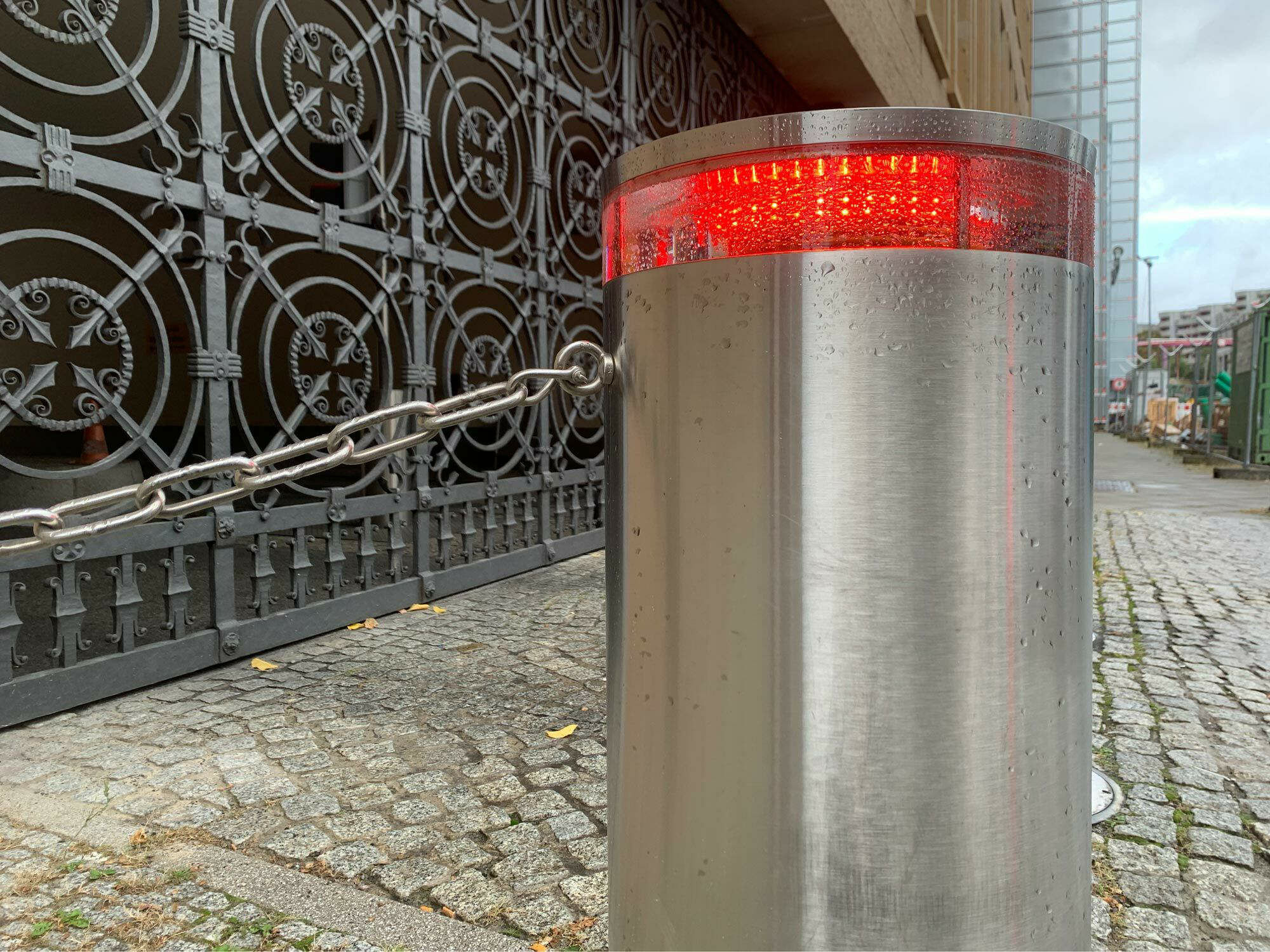 Ein Kranz aus blinkenden LED-Warnleuchten kann die Warnfunktion unterstützen. 