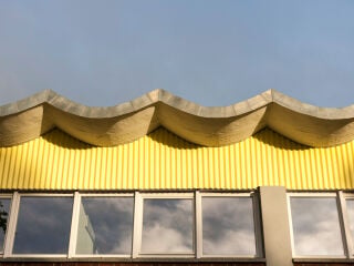 Die umgebaute Volksschwimmhalle Lankow in Schwerin erhielt den ersten Klaus Dyckerhoff-Architekturpreis.
