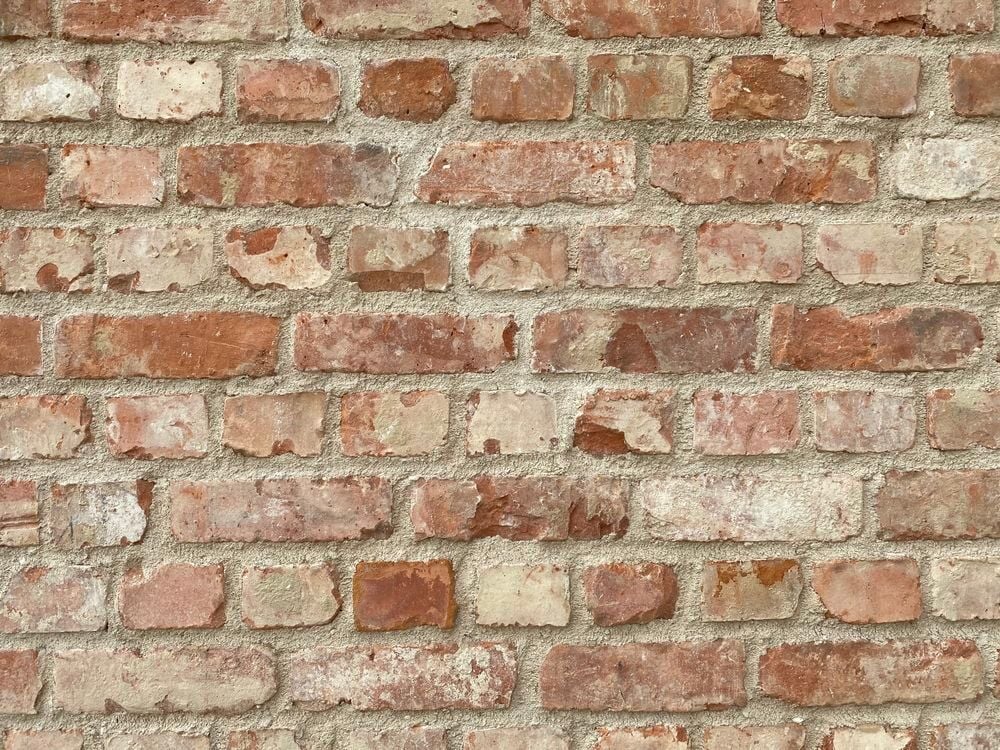 Der Händler DeFries hat sich auf die Aufbereitung recycelter Mauersteine aus Abbruchhäusern spezialisiert.