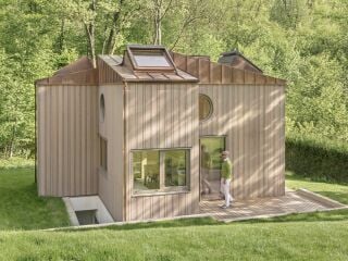 Der Grundriss des Kleingartenhäuschens nach Plänen von Clemens Kirsch Architektur basiert auf geometrischen Formen.