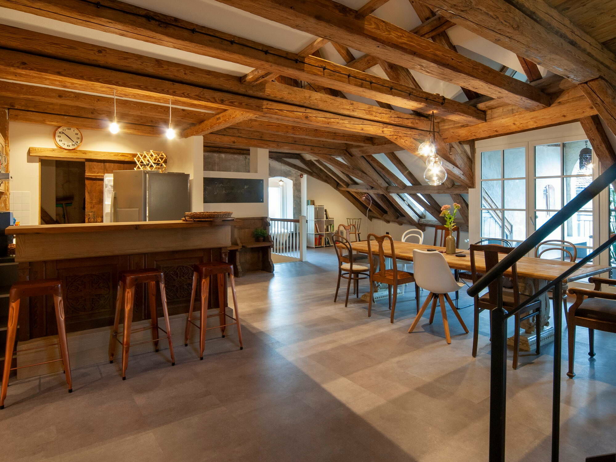 Die neue Ferienwohnung in dem Kaufmannshaus von 1728 ist bei Touristen sehr begehrt, aufgrund der zentralen Lage wie auch der gemütlichen Atmosphäre und des sehr guten Raumklimas, das auf die Lehmbauplatten zurückgeht.