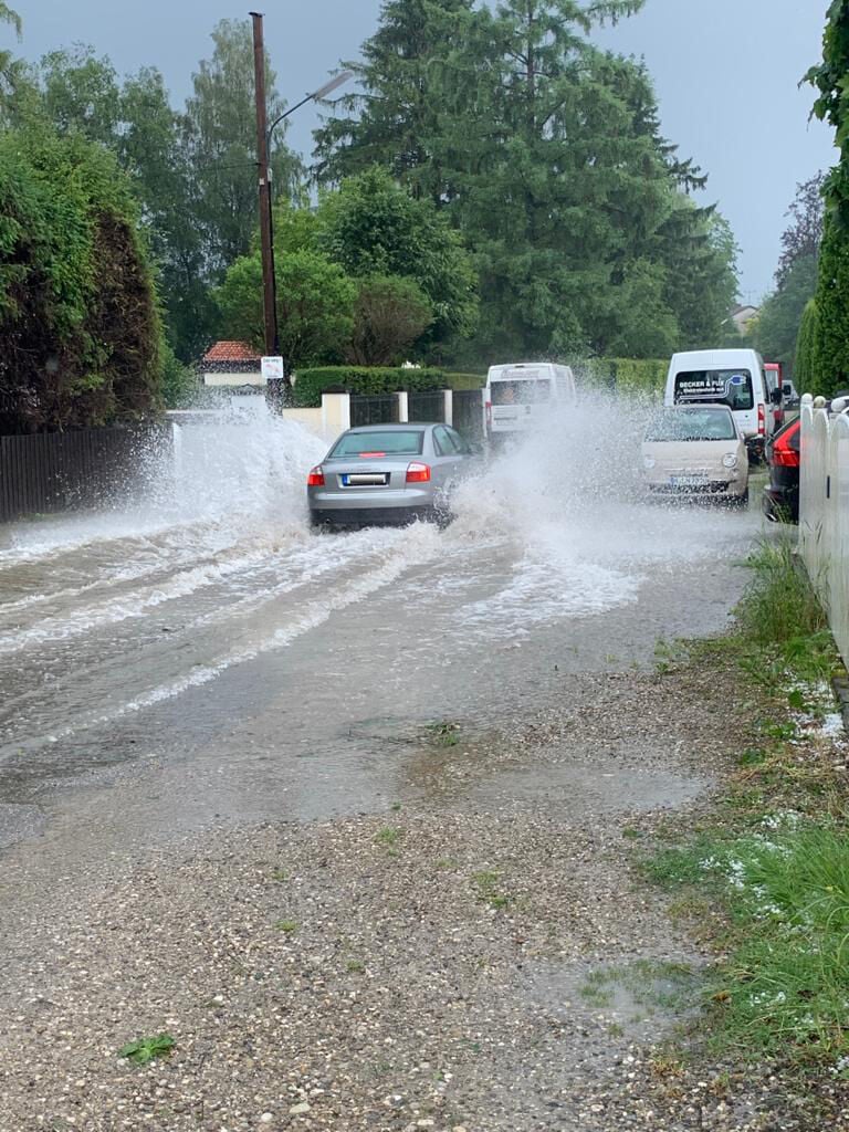 In Straßlach-Dingharting wurden die Stormbrixx zur Bekämpfung von Starkregen und Überflutungen eingesetzt. 