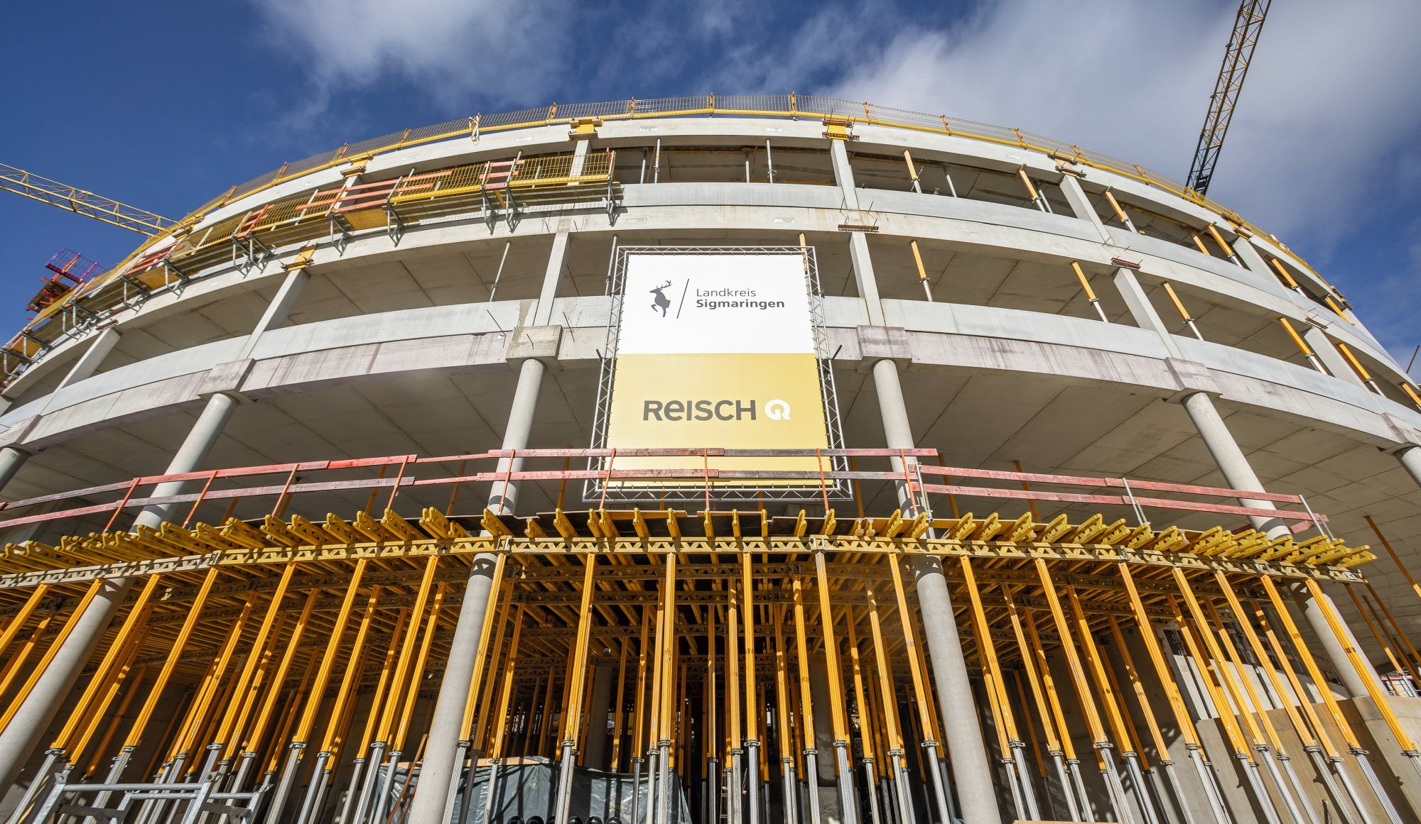 Planung und Umsetzung im Auftrag einer Öffentlich-Privaten-Partnerschaft übernahm das Gespann aus Generalübernehmer Georg Reisch aus Bad Saulgau gemeinsam mit dem renommierten Architekturbüro LRO aus Stuttgart. 