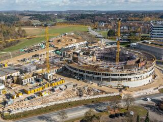 Über drei bis vier Geschosse erhebt sich das außergewöhnliche, kreisrunde Bauwerk für den Neubau der Bertha-Benz-Schule in Sigmaringen.