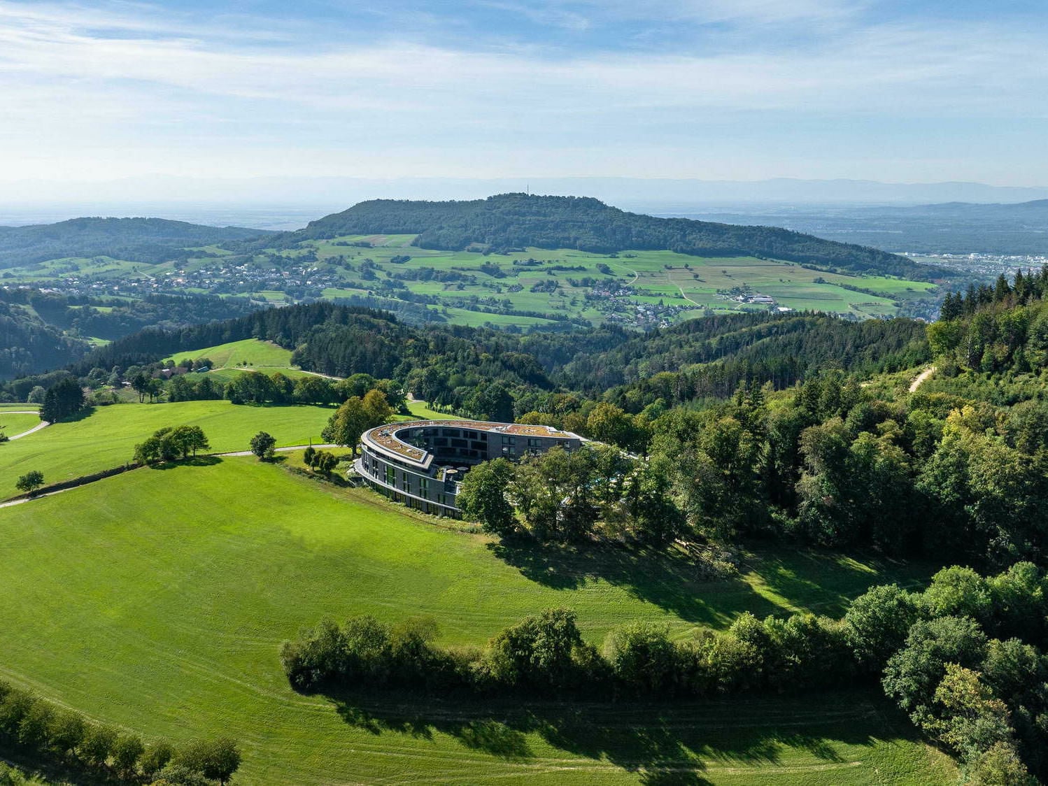 Das Resort Luisenhöhe bietet seinen hren Gästen auf einem Hochplateau am Westhang des Schauinsland-Massivs ein außergewöhnliches Gesundheits- und Naturerlebnis.