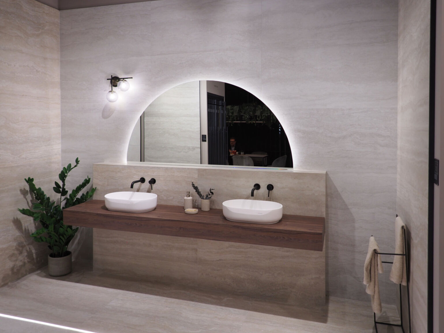 Von Travertin inspirierte neue Kollektion „Lugano“: ProConcept, eine neue spanische Marke, stellte erstmals auf der Cersaie aus.