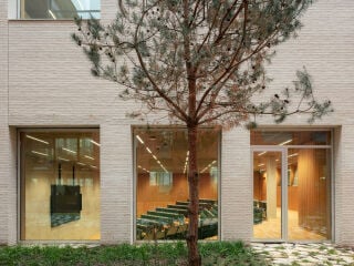 Der von KAAN Architecten geplante Neubau setzt den Auftakt für die Neuordnung und Erweiterung des Medizinischen Healthy Ageging Campus.