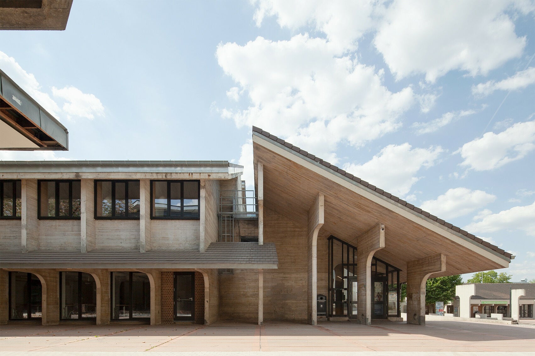 CPFB, Ostseite mit Haupteingang, Universit&eacute; Catholique de Louvain