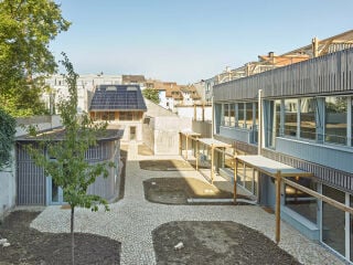 Blick in den neu gestalteten Wohnhof des "Colmi"-Projekts in Basel