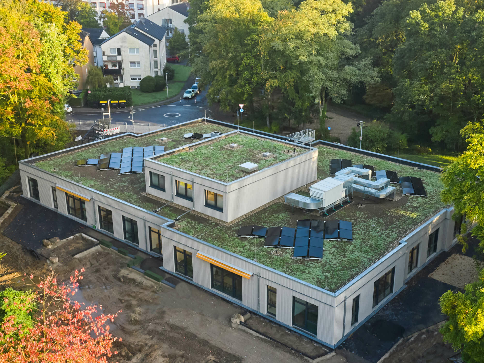 Bei der 2024 fertiggestellten Kindertagesstätte am Holterhöfchen in Hilden handelt es sich um einen Holzbau mit Steinwolledämmung. 