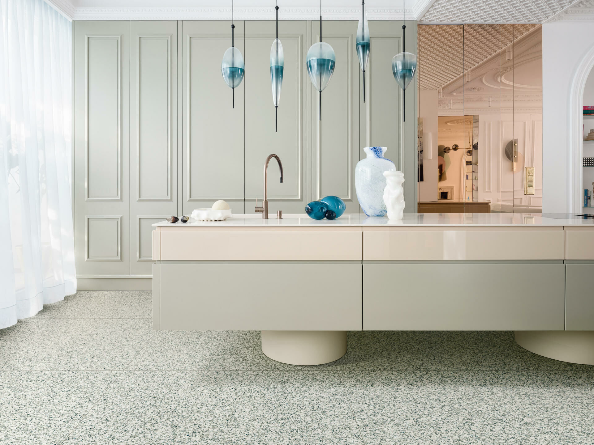 Der italienische Hersteller Marazzi griff beim Entwurf seiner neuen Feinsteinzeugkollektion E Frammento auf KI-Unterstützung zurück.