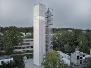 Erste Prototypen von HydroSkin werden am D1244 Hochhaus der Universität Stuttgart getestet.