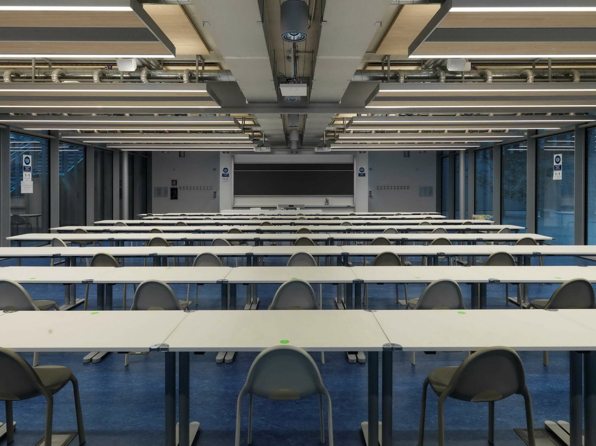 Ziel des Sanierungsprojektes war die Realisierung neuer Gebäude, die durch neu geschaffene Grünflächen mit den historischen Campus-Gebäuden verbunden werden.