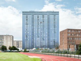 Im schwedischen Malmö hauchte das Planungsbüro FOJAB dem Hochhaus Kronprinsen neues Leben ein. 