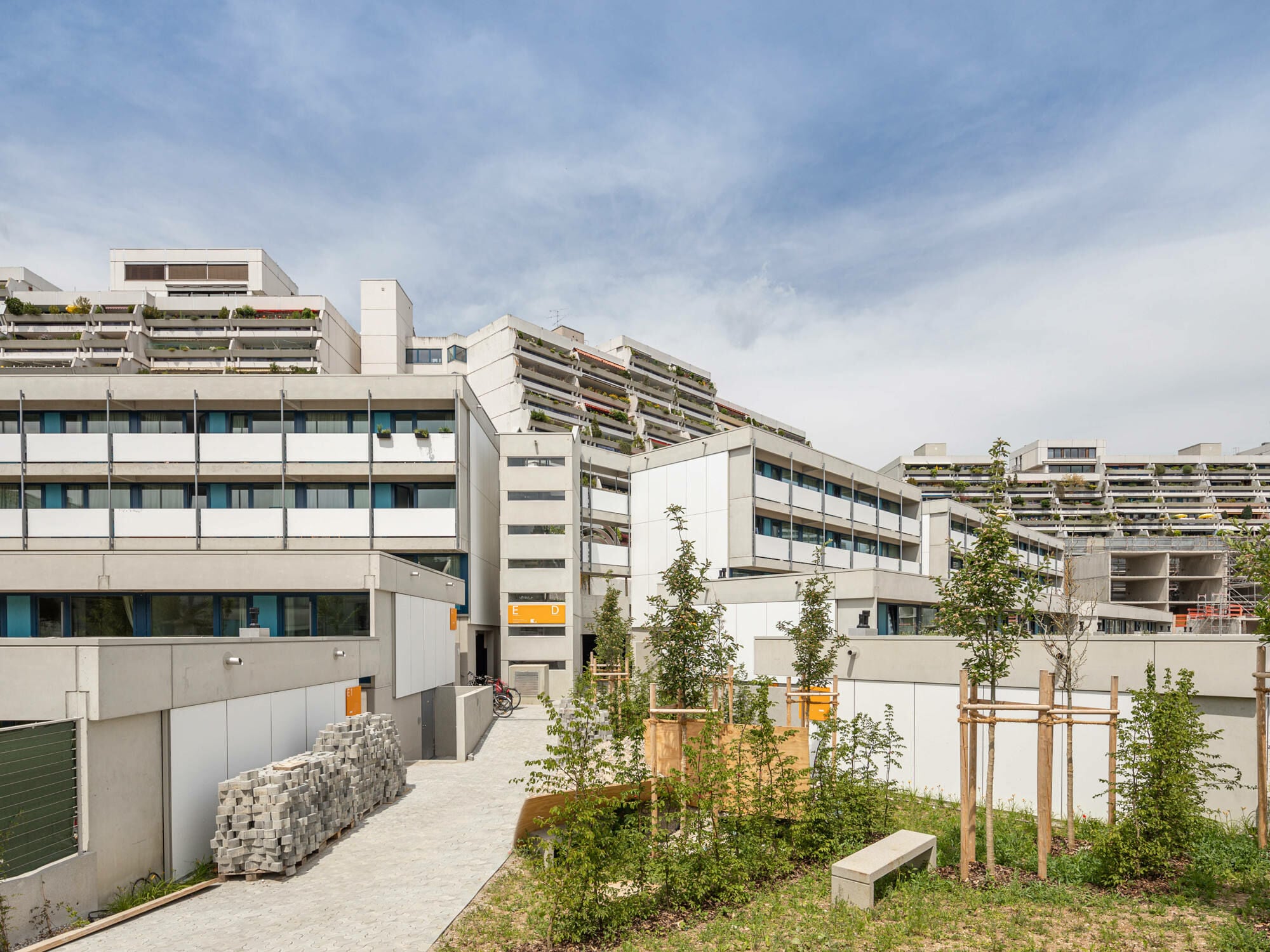 Die Stufenbauten im Münchner Olympiadorf wurden nach Plänen von Bogevischs Buero instandgesetzt und energetisch ertüchtigt.
