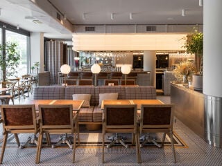 Im Jahr 2024 eröffnete in der ostukrainischen Stadt Dnipro das Lumo Bistro nach Plänen von YOD aus Kiew.