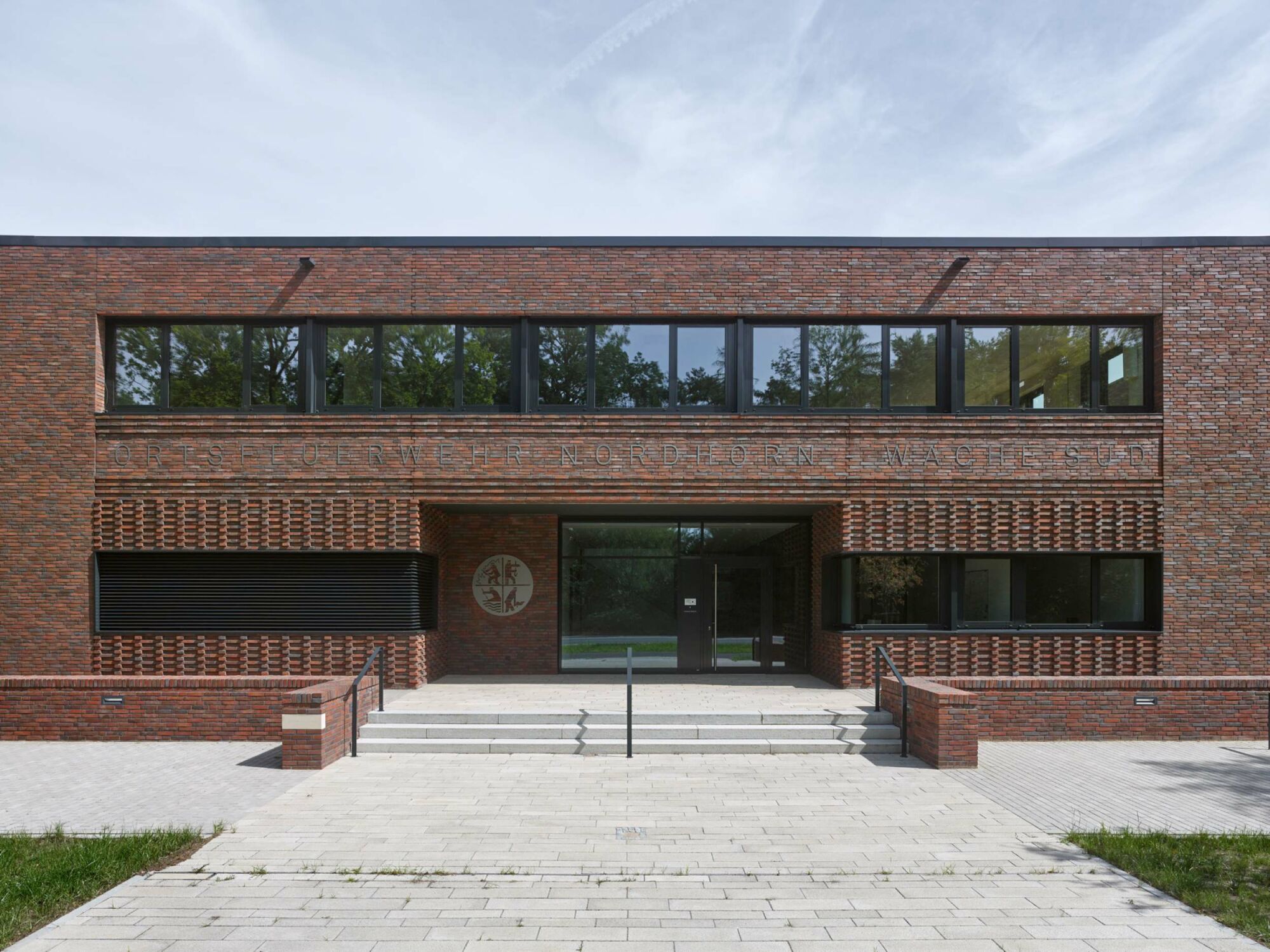 Die Dortmunder Echt.Fietz+Assoziierte planten das kompakte Gebäude mit Klinkerfassade. 
