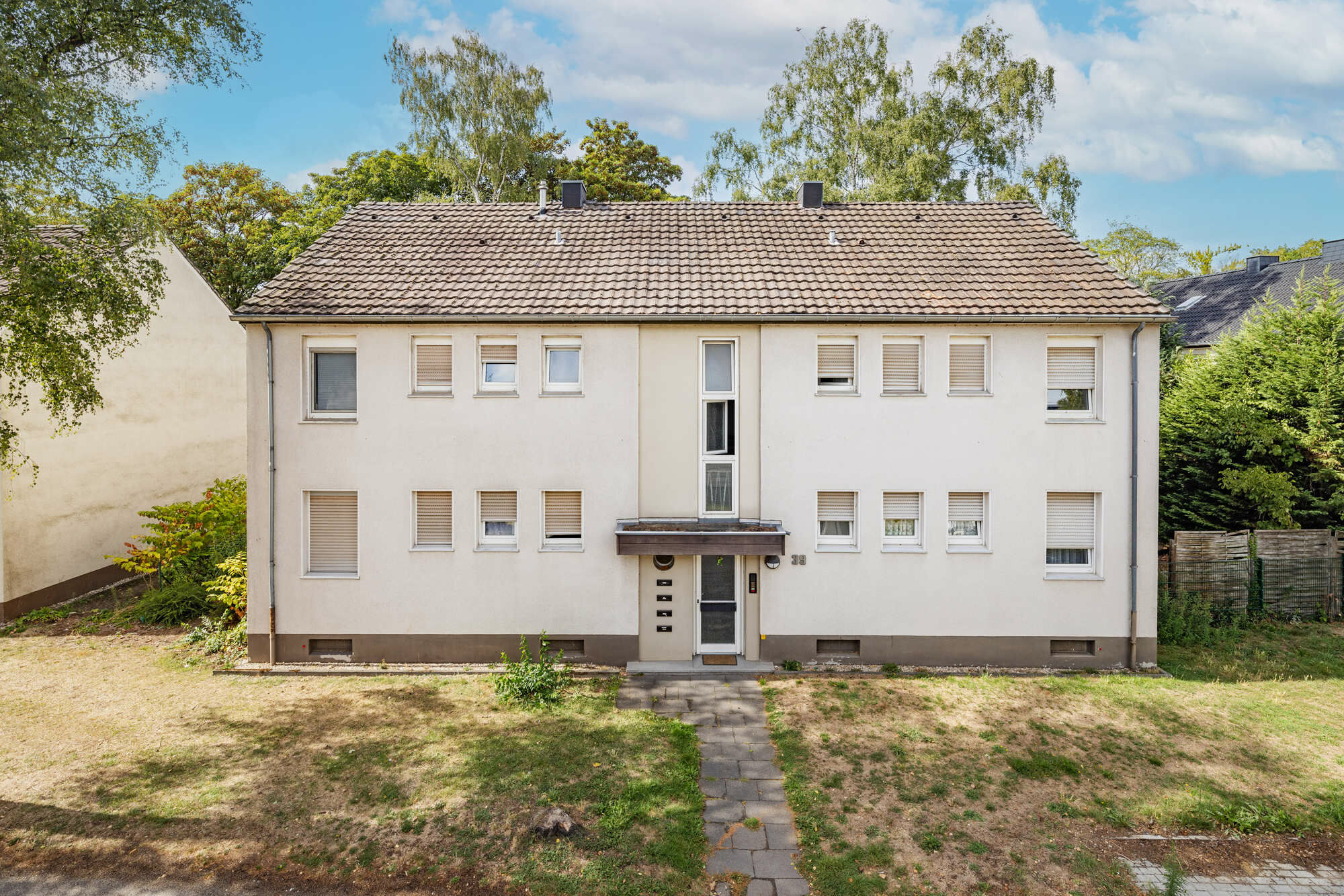 In Mönchengladbach-Hardt wurden fünf Mehrfamilienhäuser von 1956 seriell saniert.