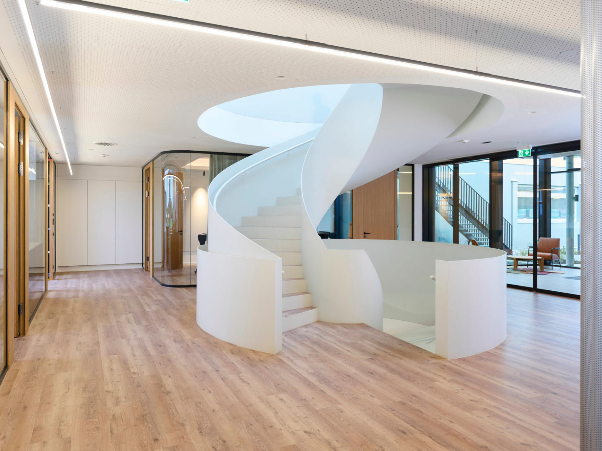 Für den Folienhersteller Profol hat das Büro TKEZ architecture & design Architekten eine neue Firmenzentrale realisiert.