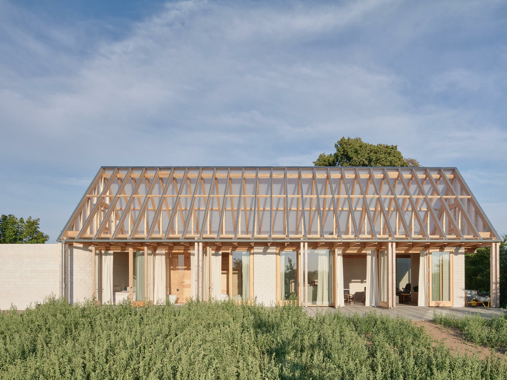 Inmitten der Uckermark umgeben von Wiesen und Feldern liegt das Ferienhaus von Sigurd Larsen.