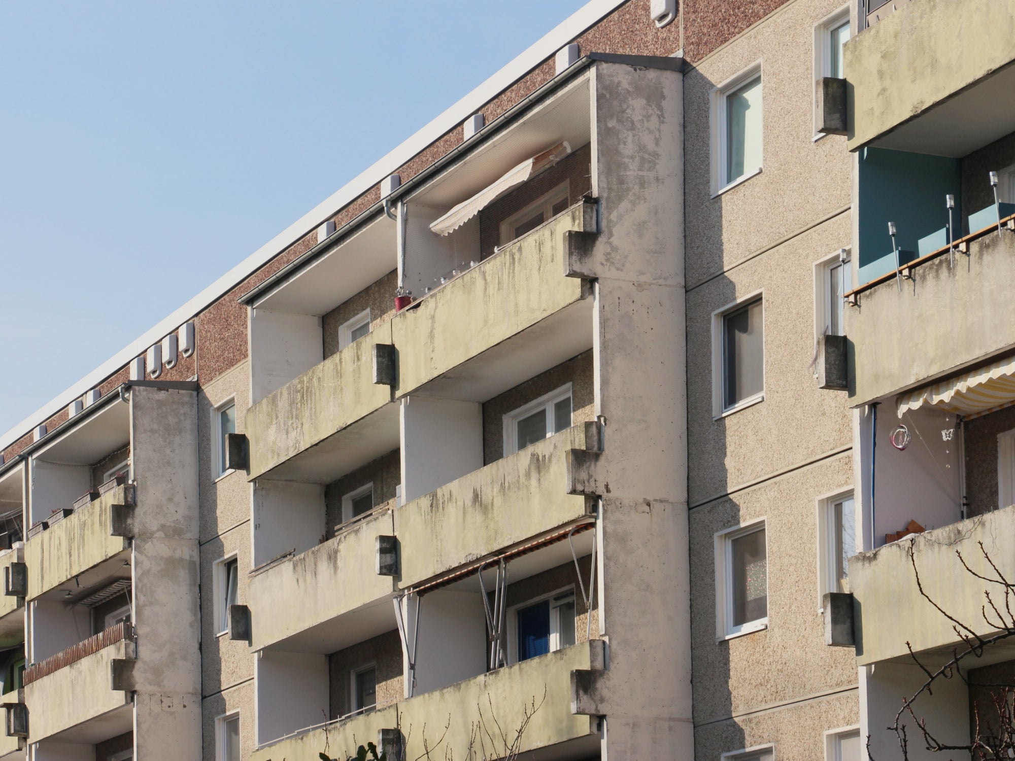 Die WBS 70 in Ludwigsfelde sind in Großtafelbauweise entstanden und weisen einen dreischichtigen Wandaufbau auf mit einer Kerndämmung von gerade einmal  5 cm.