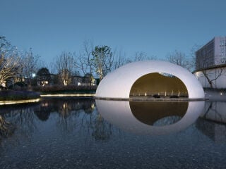 Das Architekturbüro XISUI Design entwarf einen Pavillon mit hauchdünner, demontierbarer Metallhaut.