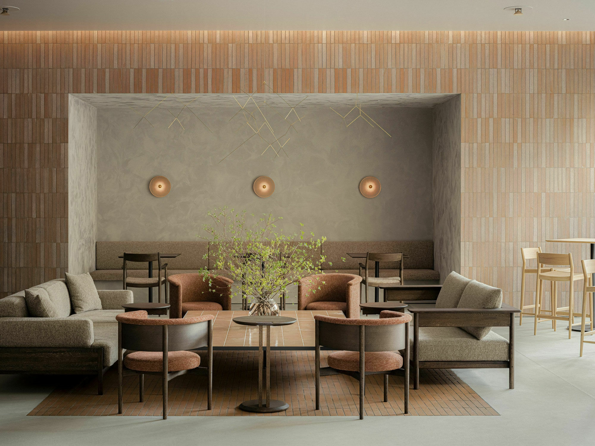 Norm Architects und Keiji Ashizawa Design haben in Nagoya ein Interieur für ein Café geschaffen, das ästhetisch zwischen Japan und Skandinavien wandelt.