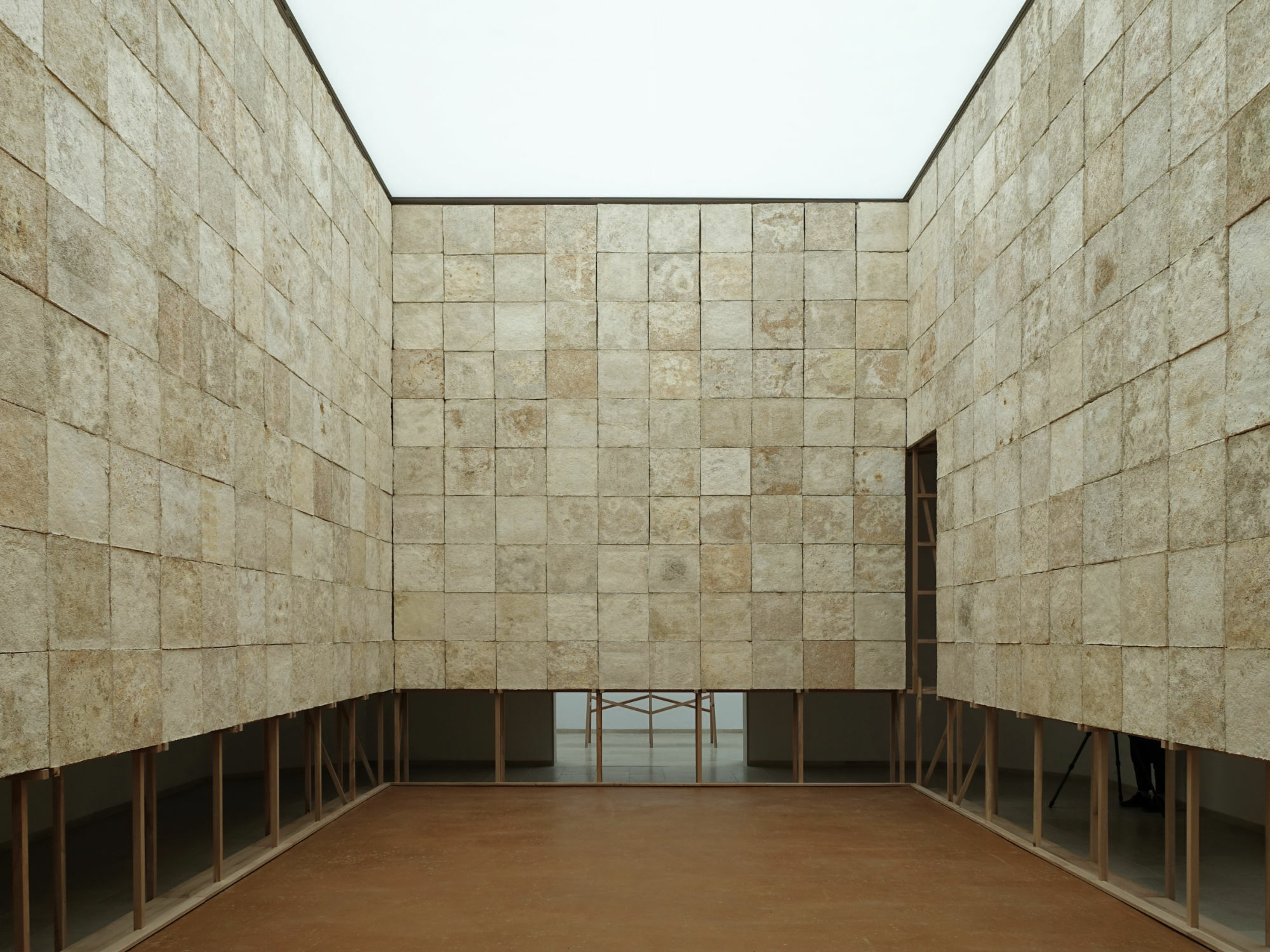 Im belgischen Pavillon stellten das Architekturkollektiv Bento und die Philosophin Vinciane Despret Pilzmyzele als Baumaterial vor.