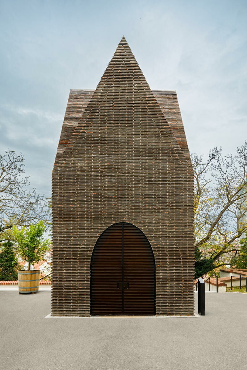 Mary‘s Mantle Chapel ist ein schlichter, dunkler Monolith mit einer Grundfläche von gerade einmal vier mal vier Metern.