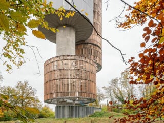 Der Entwurf des Madrider Architekturbüros Temperaturas Extremas teilt das Speichervolumen in zwei Zylinder auf.
