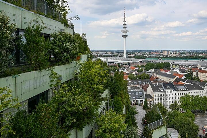 Auch der Grüne Bunker in Hamburg verfügt über ein Retentionsdach.