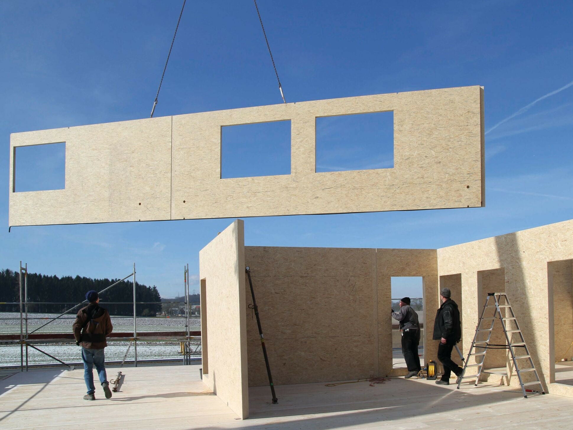 Das Bausystem MagnumBoard OSB: Präzise Vorfertigung im Werk und rasche Montage auf der Baustelle