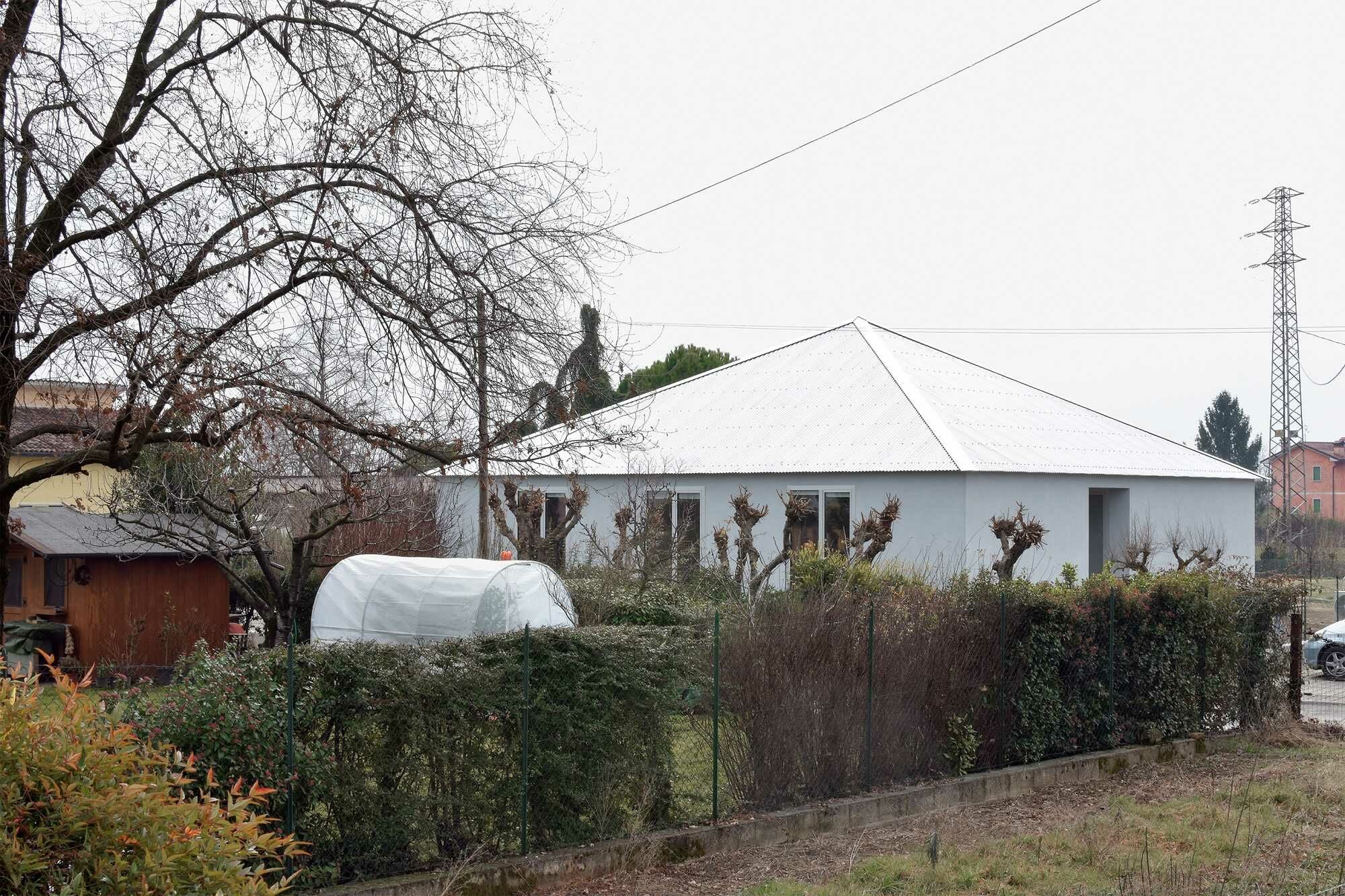 Nordwestfassade mit Garten