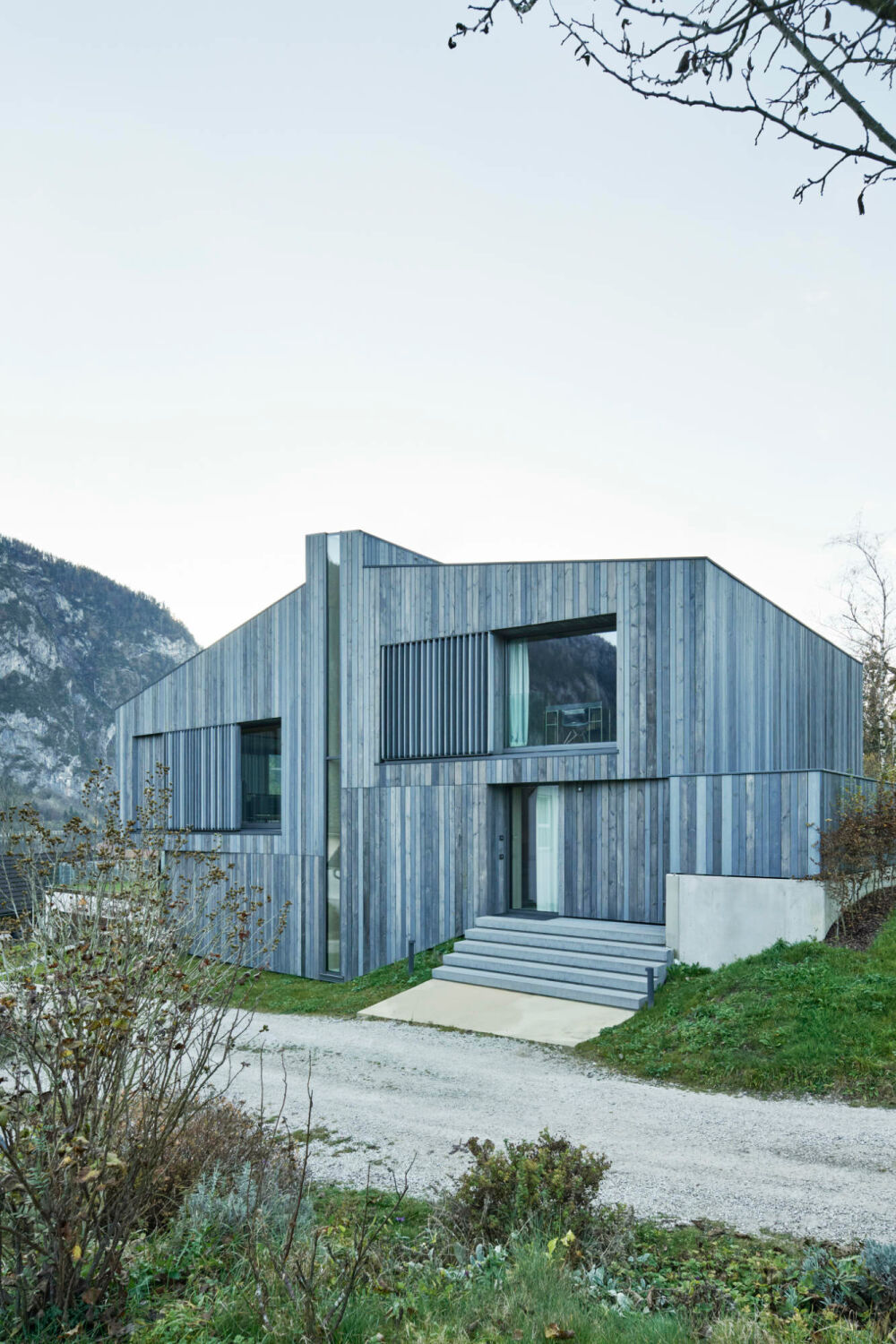 Die tragende Brettsperrholzkonstruktion weist bei geringer Bauteilstärke gute bauphysikalische Eigenschaften auf.