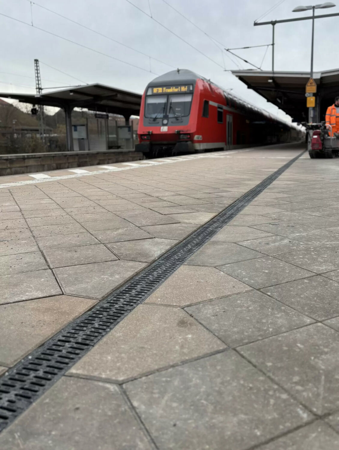 Die Multiline NX kam auch am Bahnhof Bad Nauheim zum Einsatz – hier wirkte sich insbesondere der Rost und Kantenschutz aus Kunststoff positiv aus.
