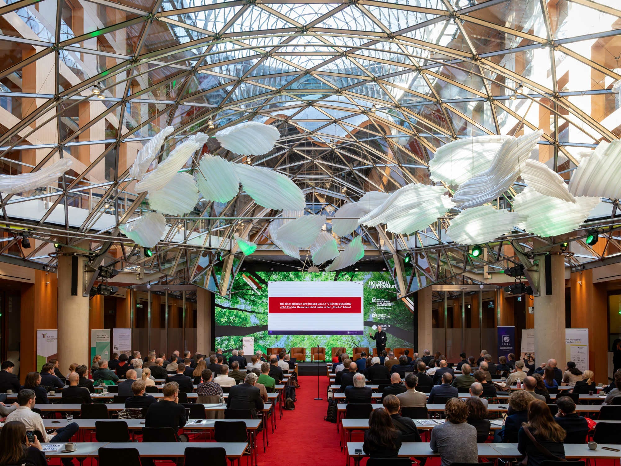 Veranstaltungsort des 1. Internationalen Holzbau-Symposiums war das Axica Kongresszentrum am Pariser Platz in Berlin-Mitte.