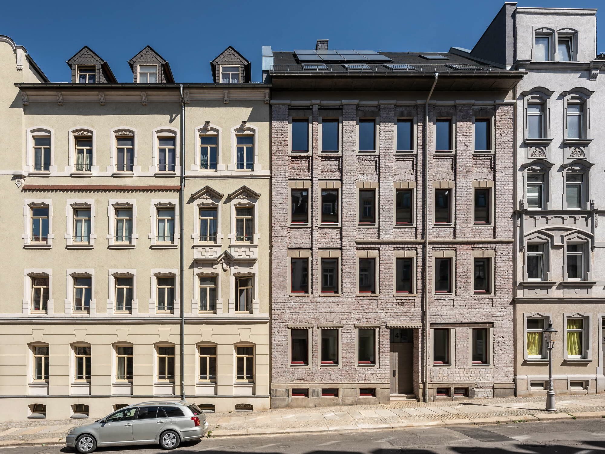 Das Gebäude in der Chemnitzer Gießerstraße ist Teil einer Blockrandbebauung und stand rund dreißig Jahre lang leer.