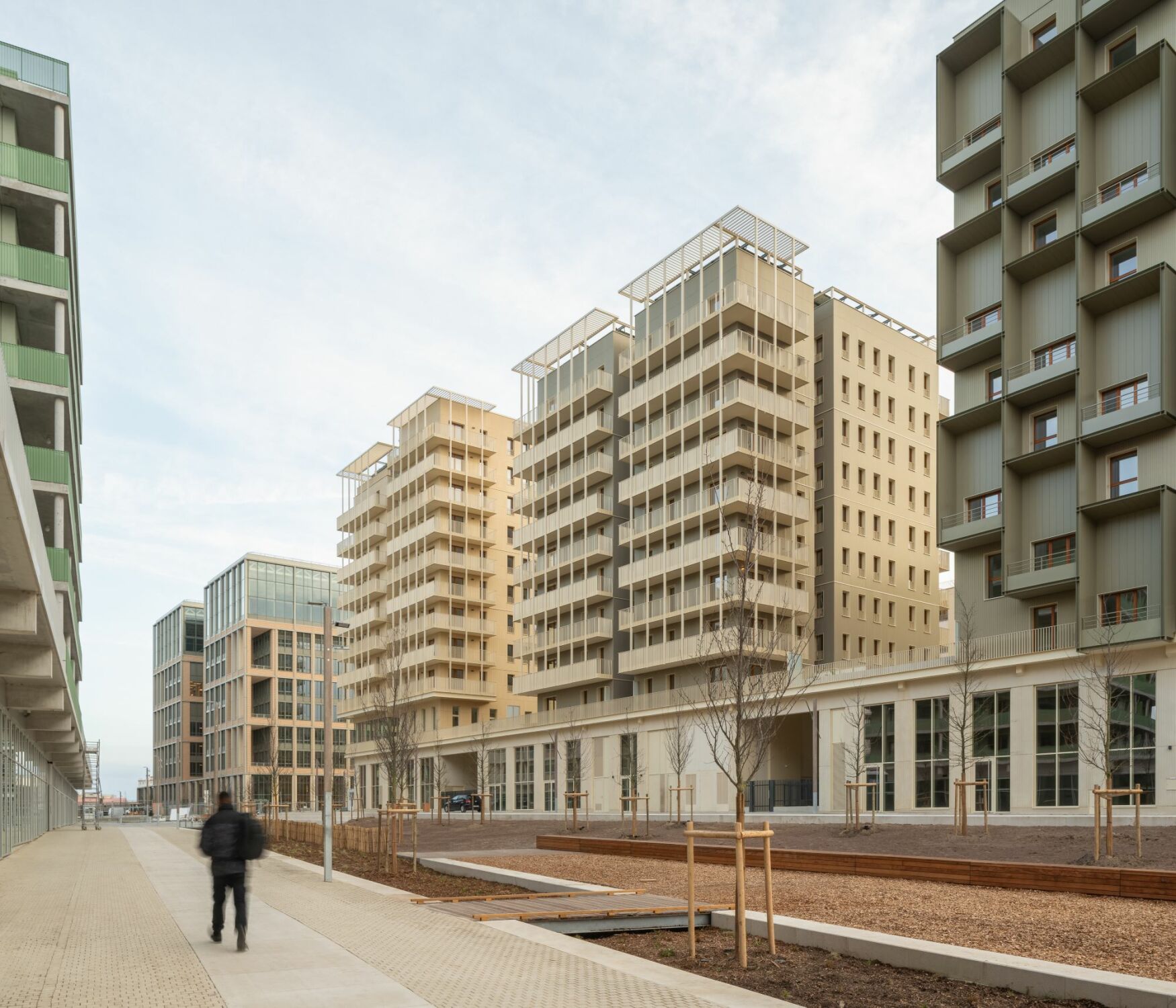 Während der Olympischen Sommerspiele 2024 kamen in dem Quartier die über 10.000 Sportler*innen unter.