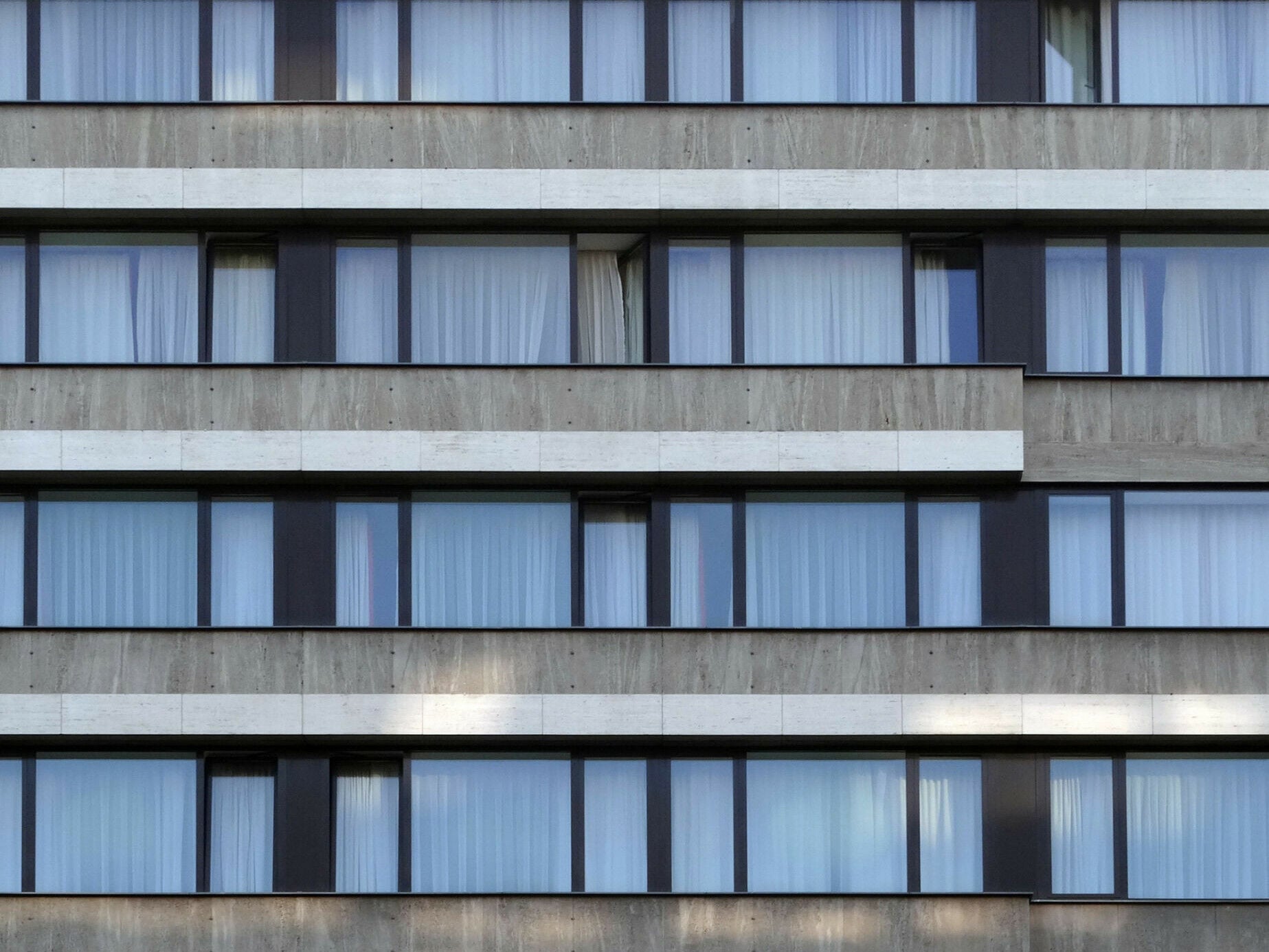 Geeignet für Fenster im Bestand: Das Solarfenster der Universität Kassel wäre eine Lösung für den nachträglichen Einbau bei Altbauten, ohne deren Optik zu verändern.