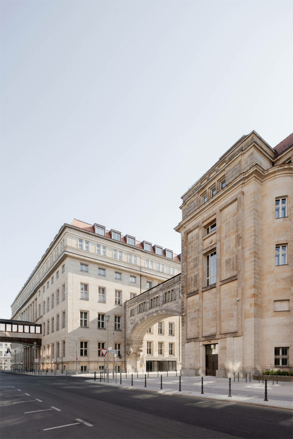 Nachdem der Gebäudekomplex zuvor unterschiedliche Zwischennutzungen erfahren hatten, wurden beide Häuserblöcke zwischen 2017 und 2023 instandgesetzt.