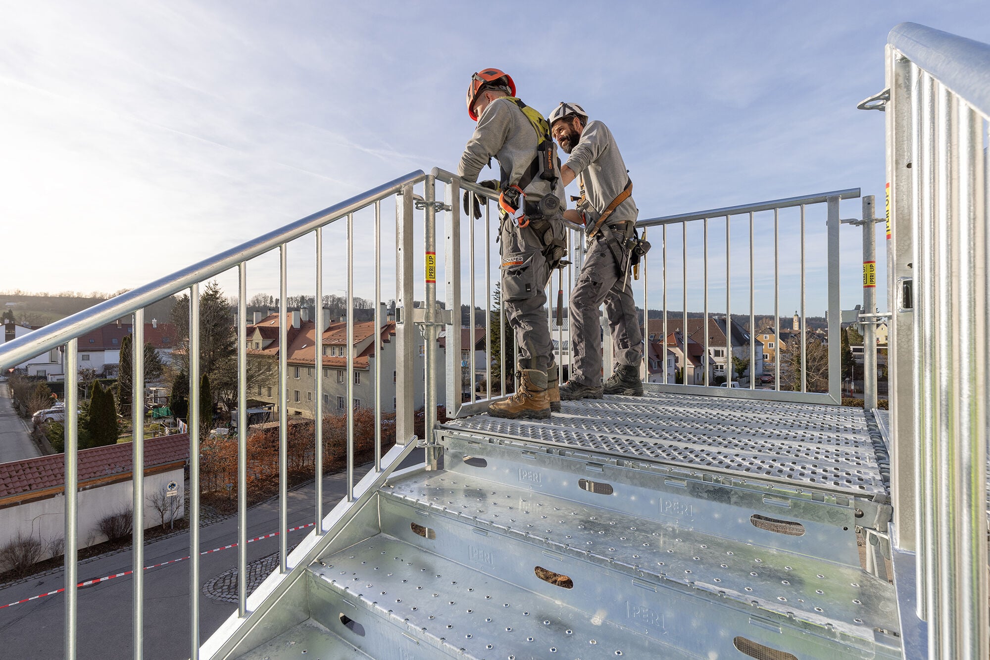 Die neue Peri Up Treppe Public ermöglicht sichere Verkehrs- und Fluchtwege für den öffentlichen Bereich.