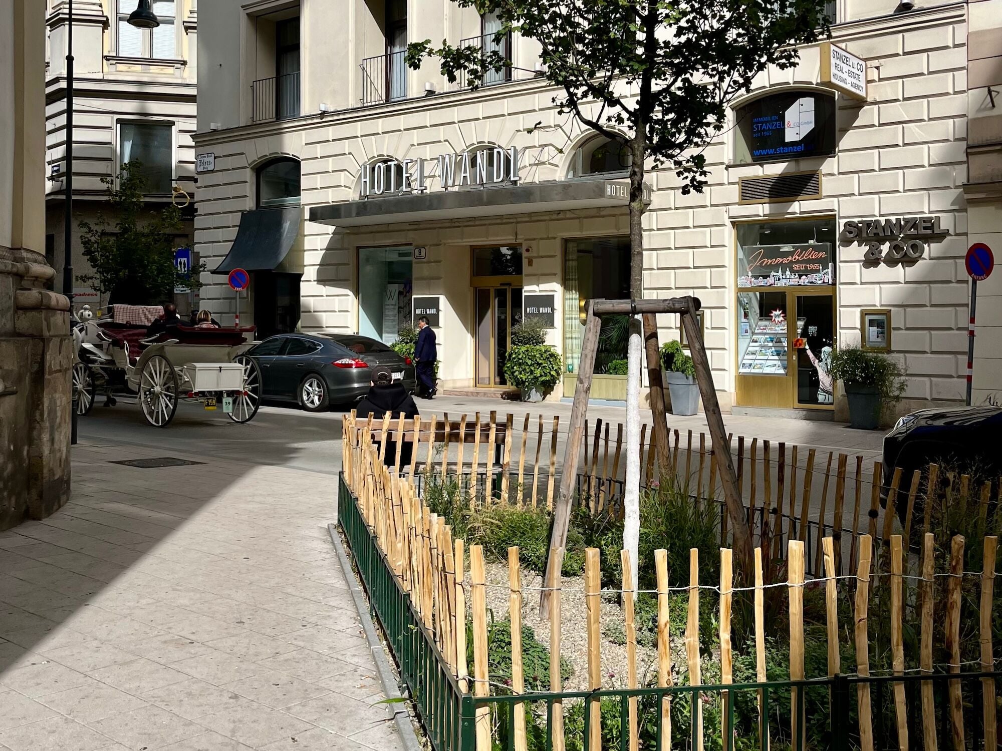 Schwammstadt als Schlüssel für klimaresiliente Städte: Dr. Darla Nickel von der Berliner Regenwasseragentur im Podcast Let's Talk Landscape von hochC Landschaftsarchitekten.