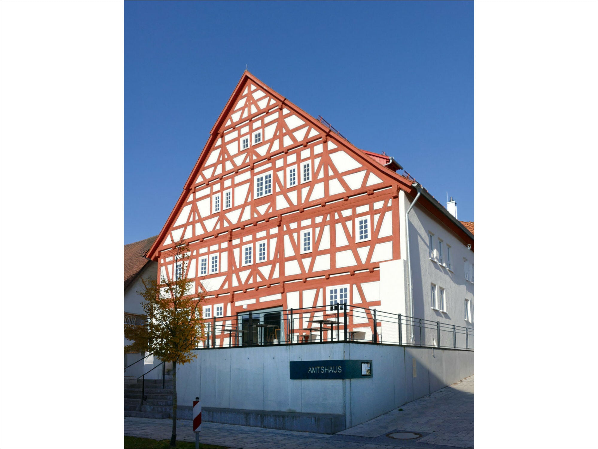 2023 eröffnete im Amtshaus Iggingen eine Gaststätte. Mit der Sanierung wurde auch ein neues Brandschutzkonzept umgesetzt.